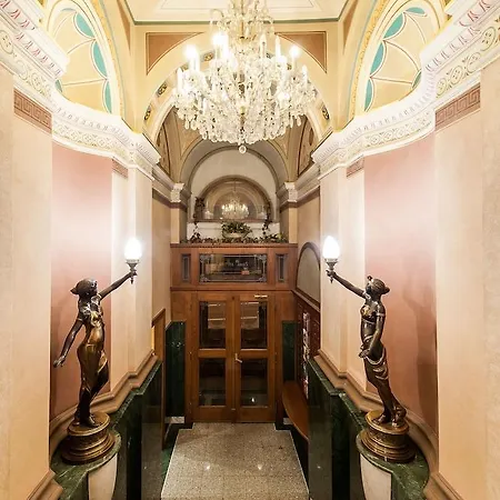 Bohemia Plaza Hotel 4*