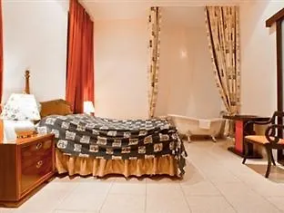 Bohemia Plaza Hotel 4*